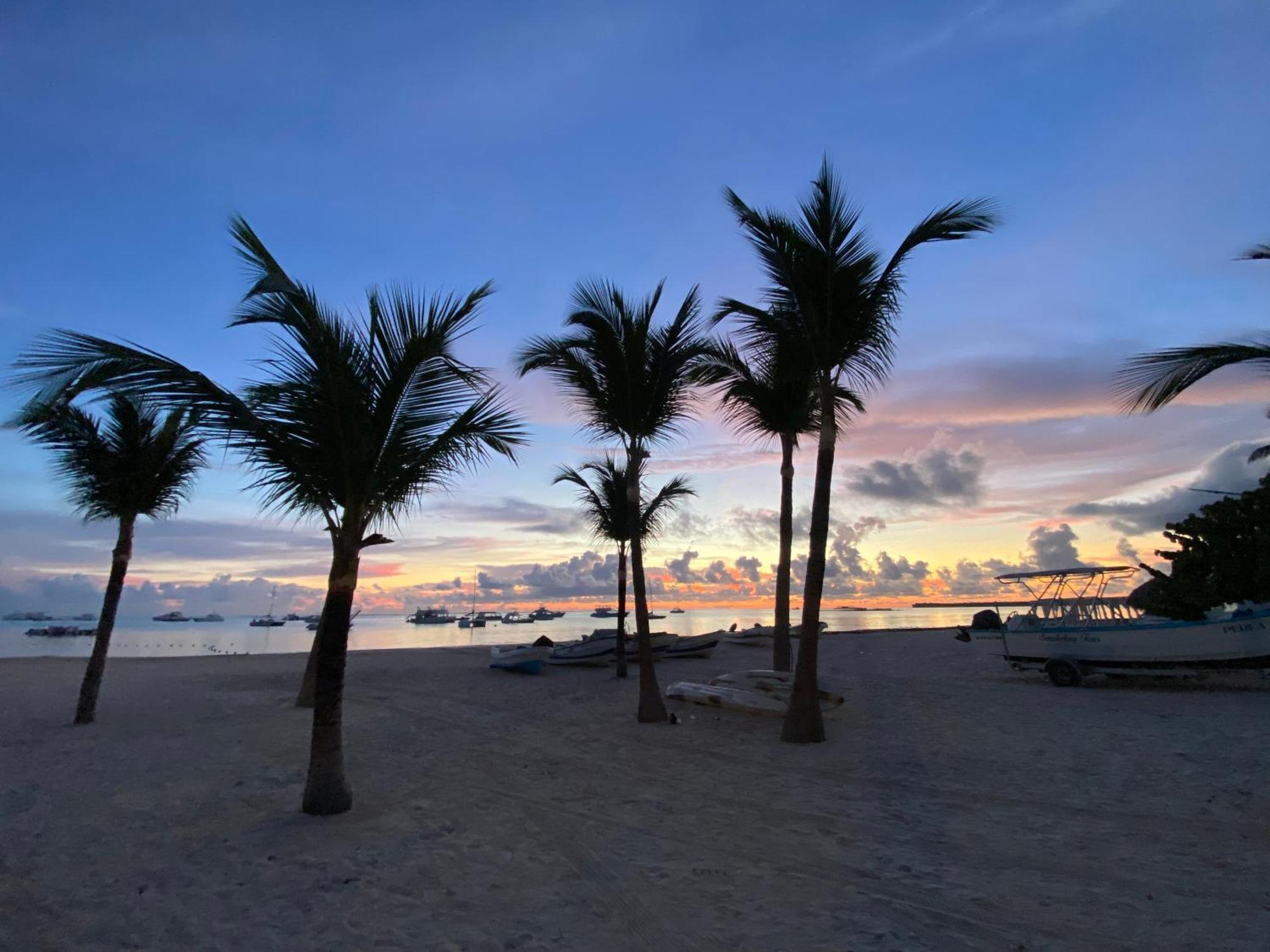 Madonna Pool Beach Los Corales Punta Cana Exterior foto
