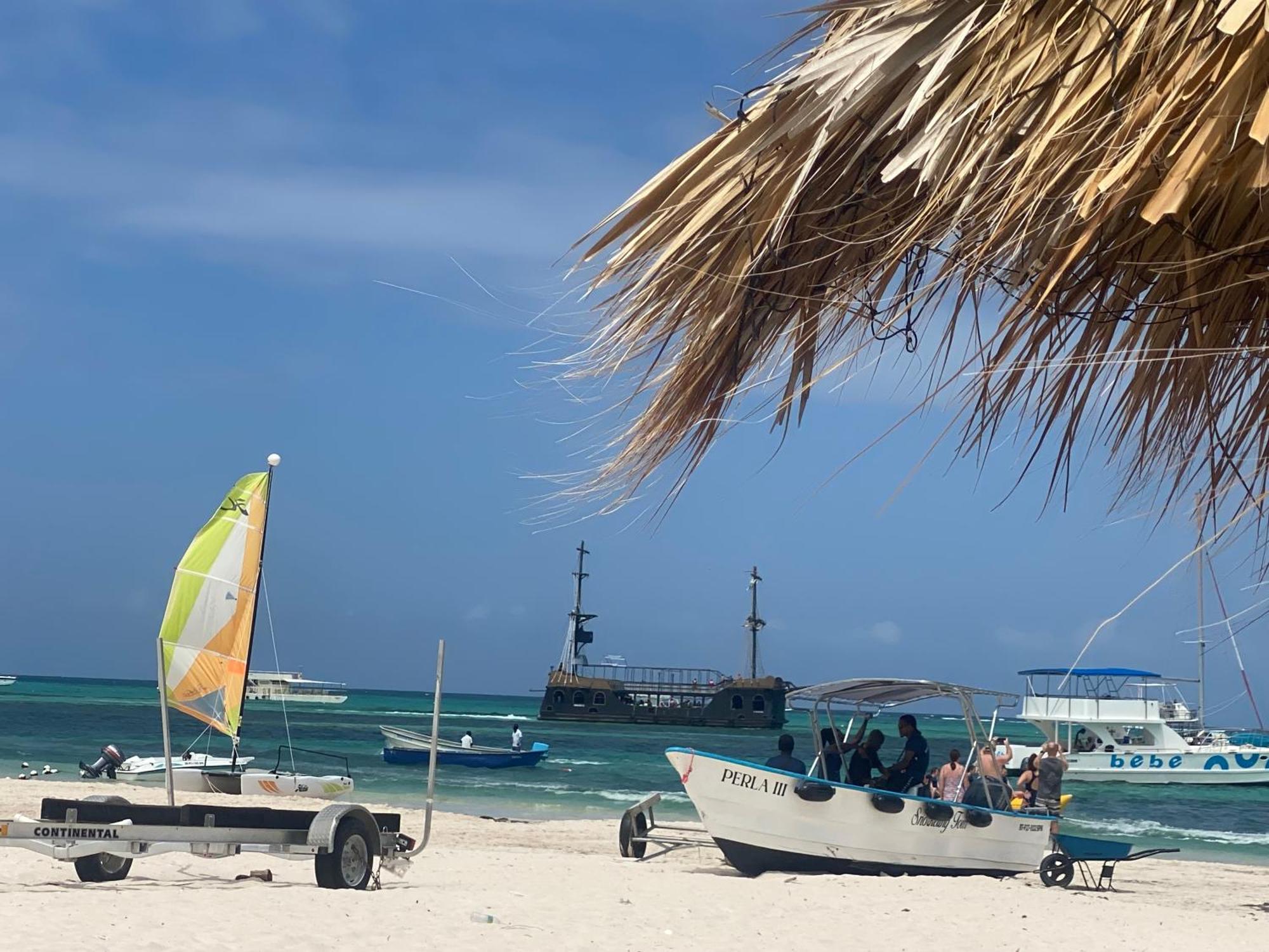 Madonna Pool Beach Los Corales Punta Cana Exterior foto