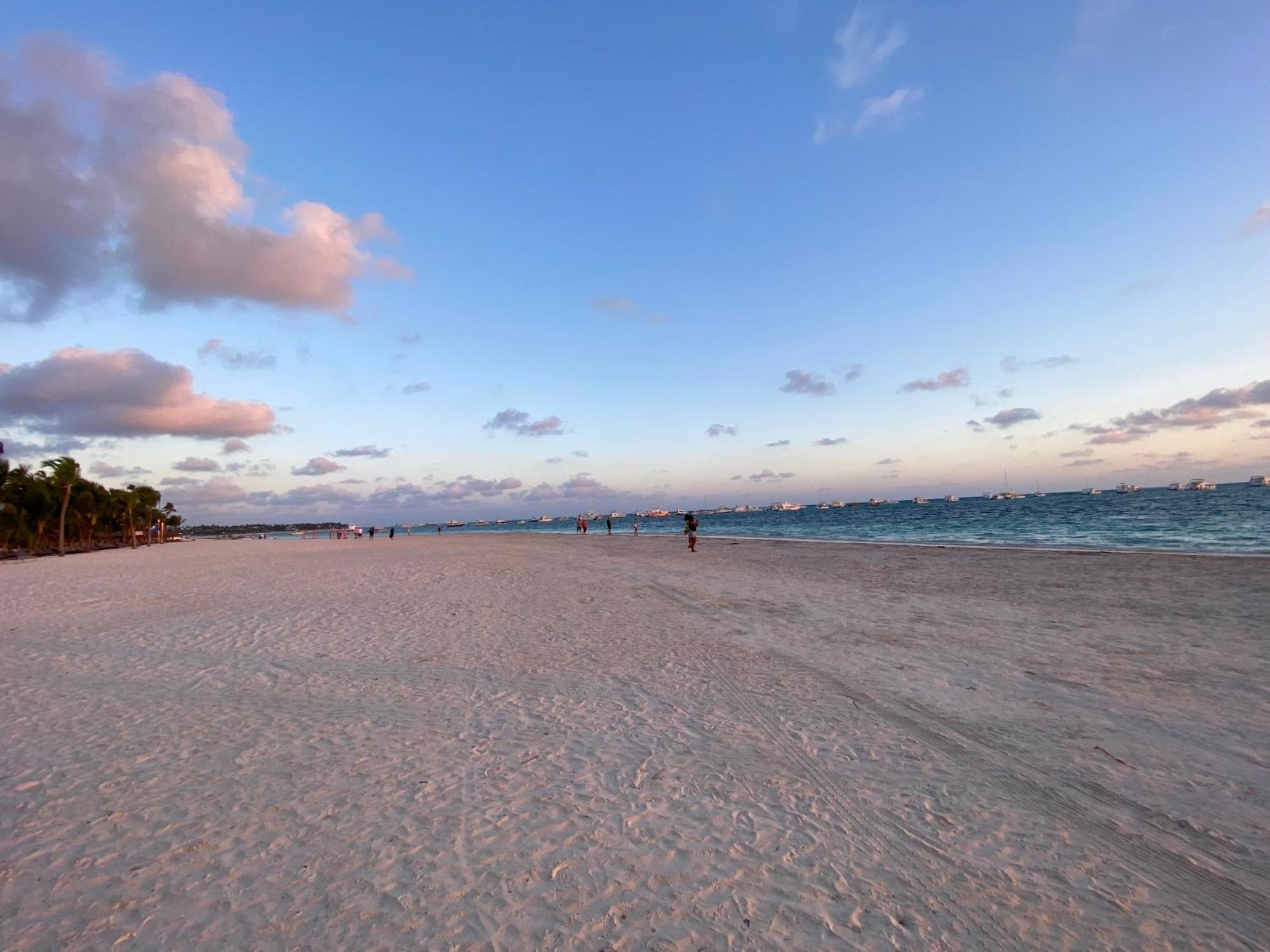 Madonna Pool Beach Los Corales Punta Cana Exterior foto