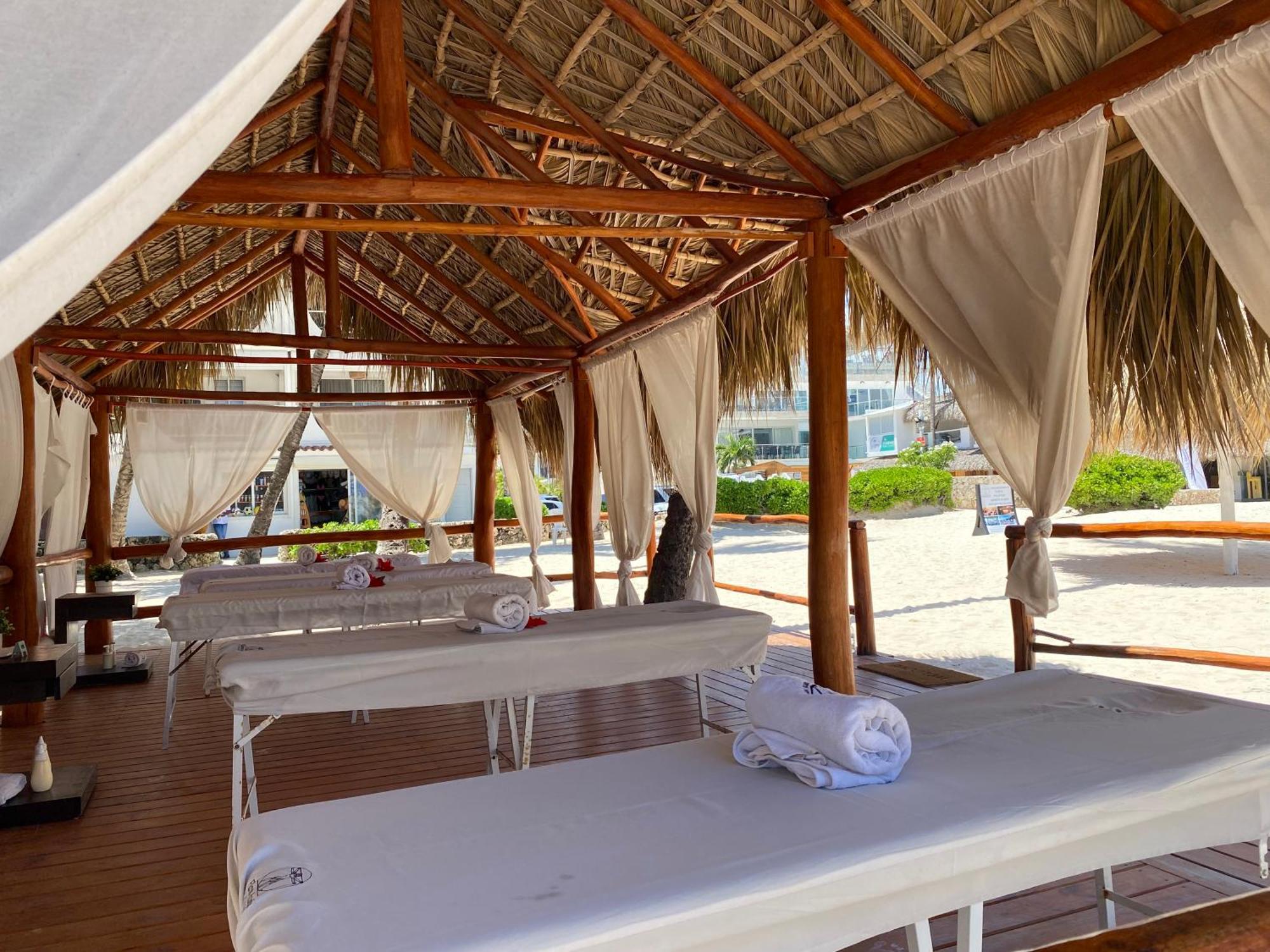 Madonna Pool Beach Los Corales Punta Cana Exterior foto